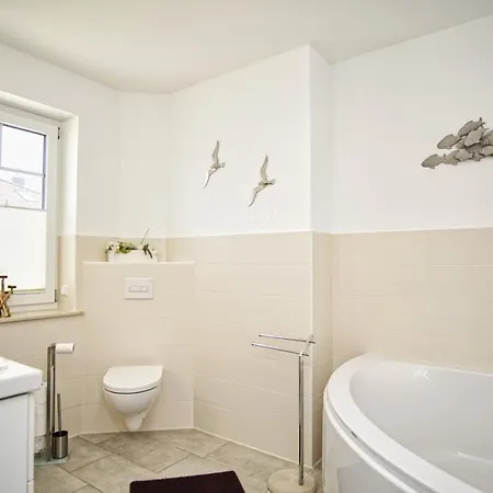 Modernes Haus Mit Kamin Und Eigener Sauna Sowie Garten - Windrose * Trent